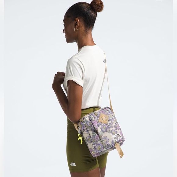 The North Face Berkeley Field Crossybody Bag Purse Purple Floral Print - Picture 1 of 9